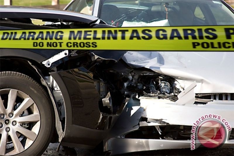 pengendara-motor-tewas-terlindas-truk-kontainer-di-jaktim