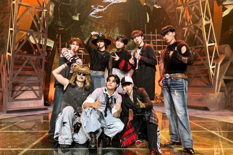 ATEEZ jadi grup K-Pop pertama daratkan 3 album di tangga lagu Inggris