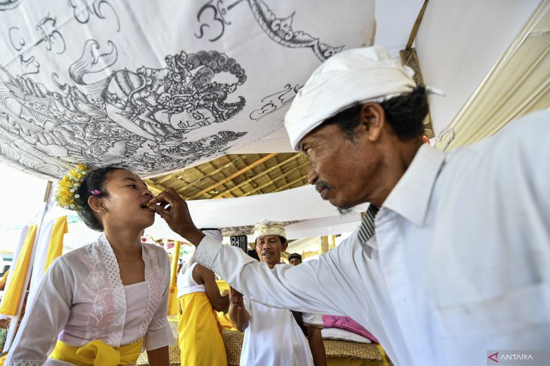 Potong gigi massal umat Hindu di Palembang