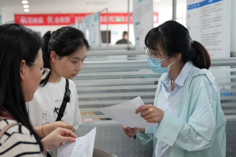 China luncurkan kampanye rekrutmen bagi pencari kerja lulusan PT
