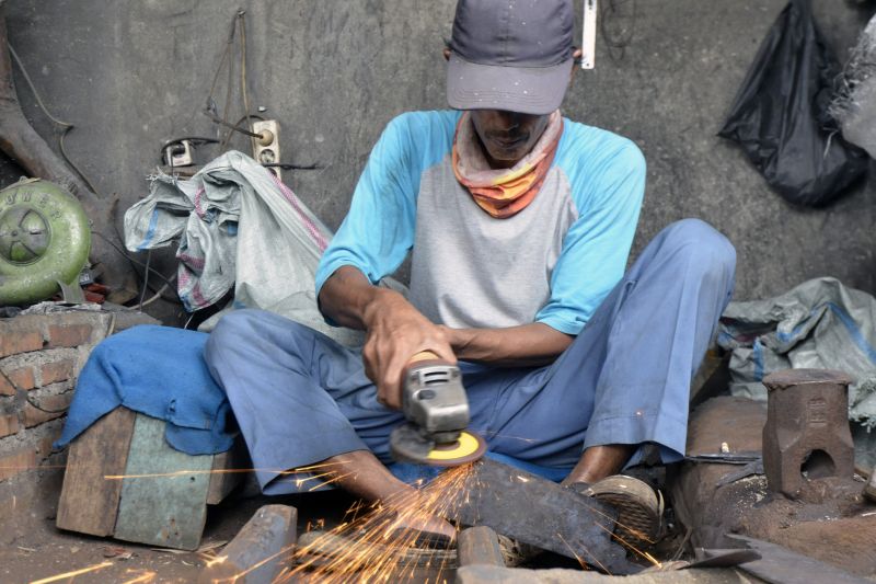 Perajin benda tajam ramai pesanan jelang Idul Adha