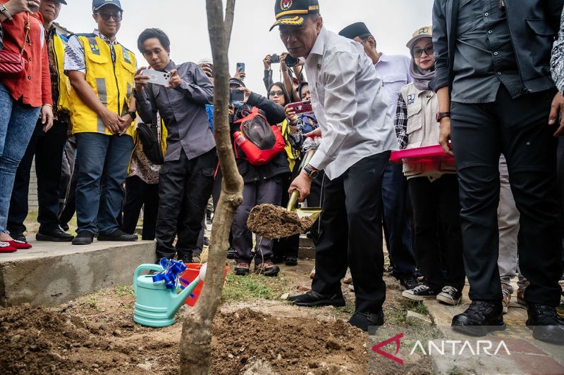 Menko PMK serahkan kunci huntap kepada penyintas bencana di Palu