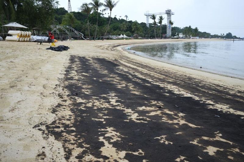 perairan-pulau-sentosa-singapura-ditutup-karena-tumpahan-minyak