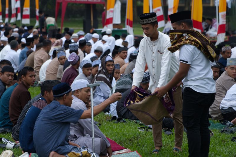 Salat Idul Adha di Lapangan Sepak Bola di Konawe Selatan