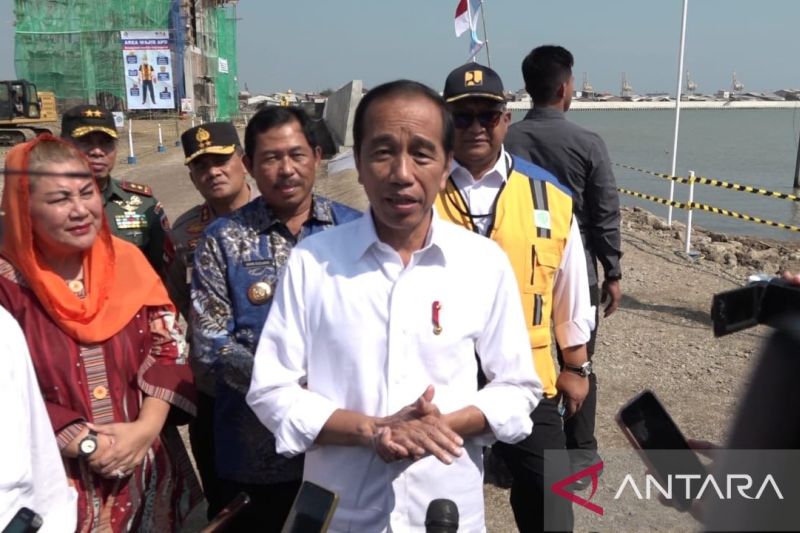 Presiden Jokowi tinjau proyek tanggul laut Tambaklorok di Semarang