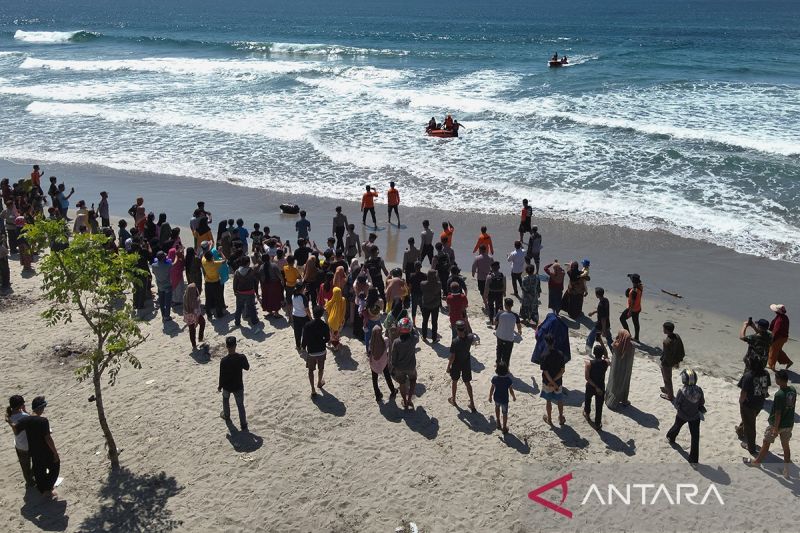 Basarnas temukan wisatawan tenggelam di Pantai Taipa