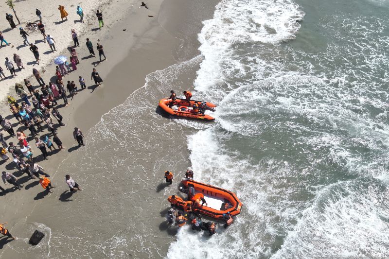 Basarnas temukan wisatawan tenggelam di Pantai Taipa