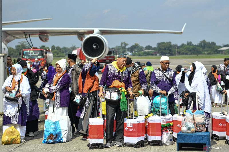 Kedatangan jamaah haji kloter pertama debarkasi Palembang