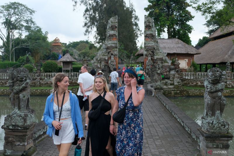 Bali perketat pengawasan terhadap wisatawan asing