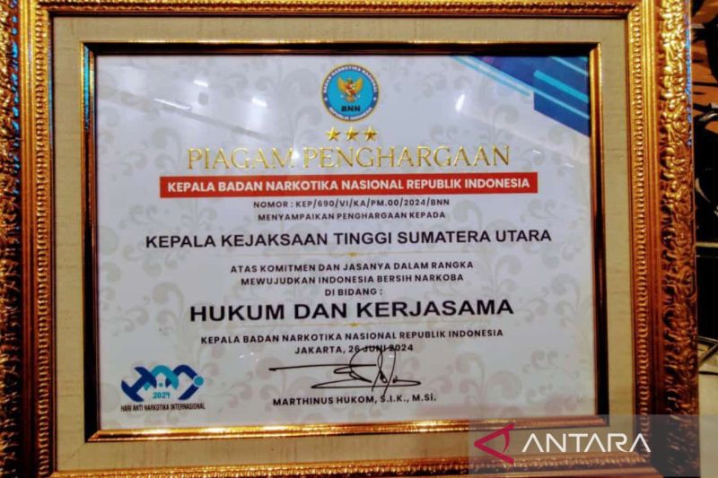 Kajati Sumut dapat penghargaan BNN wujudkan Indonesia bersih narkoba