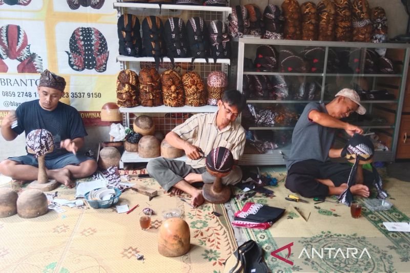 Jamkrindo tingkatkan kapasitas usaha kerajinan blangkon di Yogyakarta