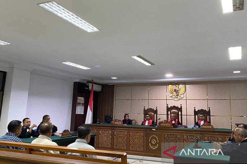 Hakim vonis tiga terdakwa korupsi buku MAA 1 tahun penjara