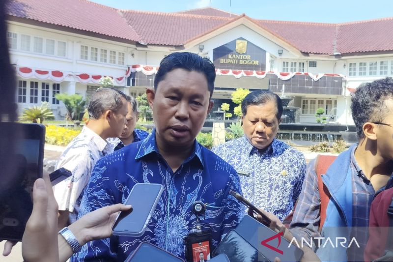 Pj Bupati Bogor kini incar vila liar setelah tertibkan PKL Puncak