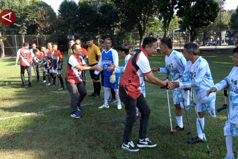 Polresta Malang Kota fasilitasi sepak bola kaum disabilitas