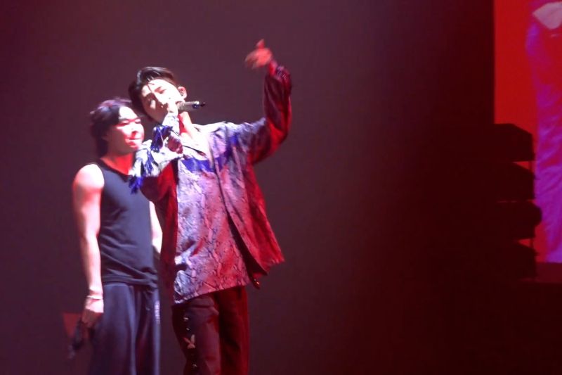 B.I langsung berhasil "HYPE UP" ID Indonesia di konsernya