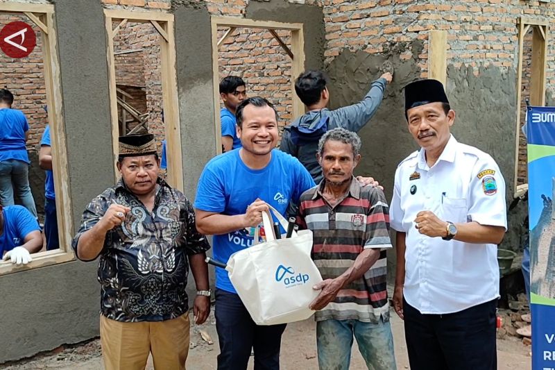 ASDP bantu rehabilitasi 10 rumah warga miskin di Lampung Selatan