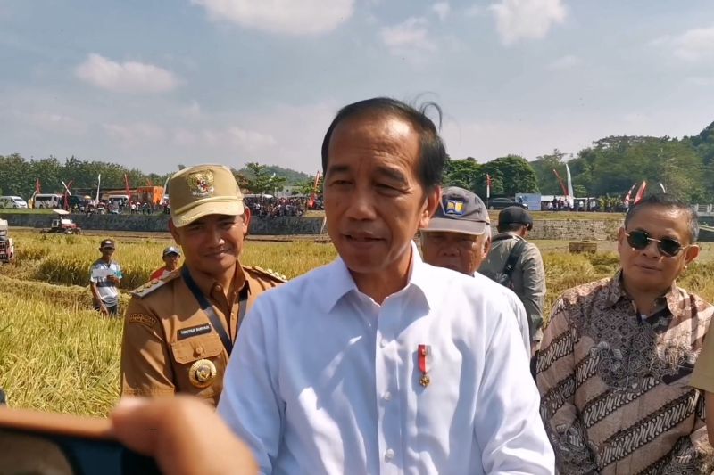 Soal Pilkada Jateng, Jokowi minta tanyakan ke parpol