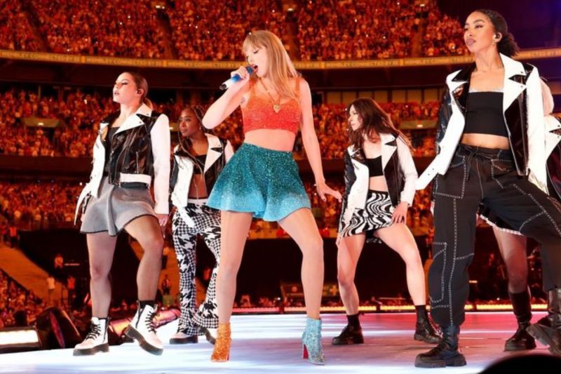 Panggung konser Taylor Swift di Dublin alami kerusakan