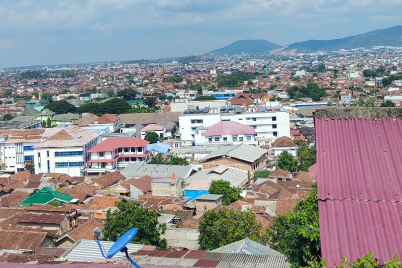 Pemprov Lampung sebut intensifkan ekonomi kerakyatan atasi kemiskinan