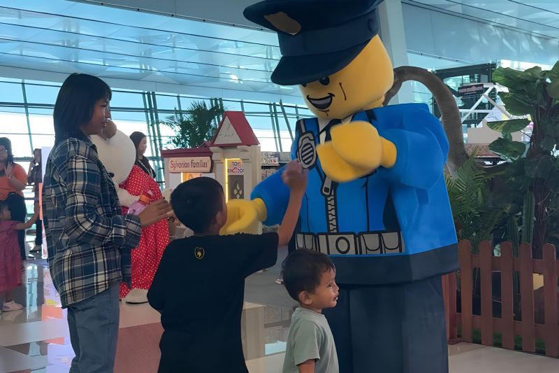 LEGO bawa suasana keceriaan di Bandara Soetta