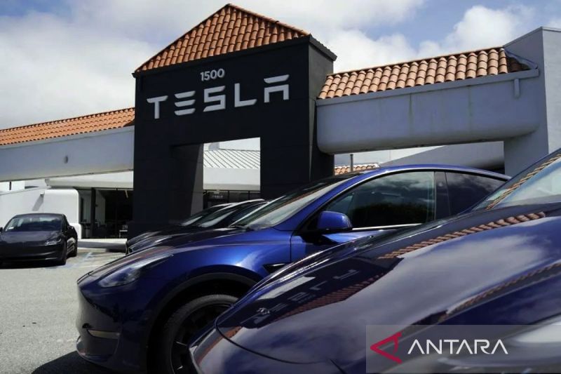 Tesla menarik kembali 1,8 juta kendaraan di Amerika Serikat 