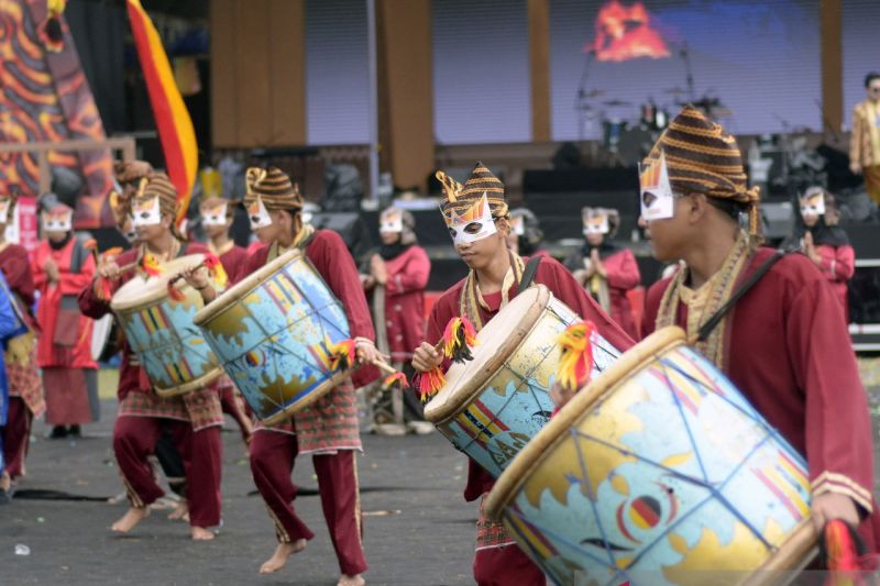 Karnaval topeng Festival Krakatau 2024