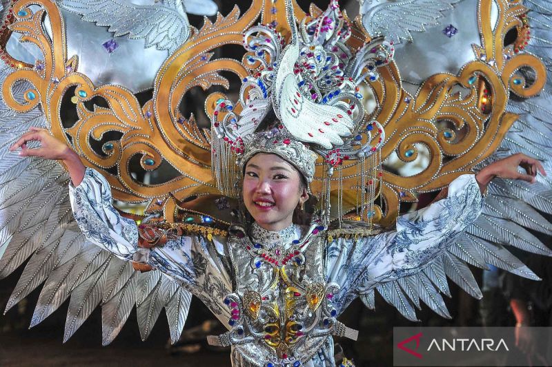 Parade Lenggak Lenggok mewarnai kemeriahan Festival Batanghari