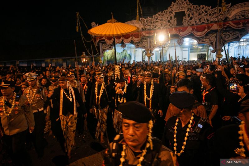 Malam 1 Suro 2025: Makna, waktu, dan tradisi masyarakat Jawa