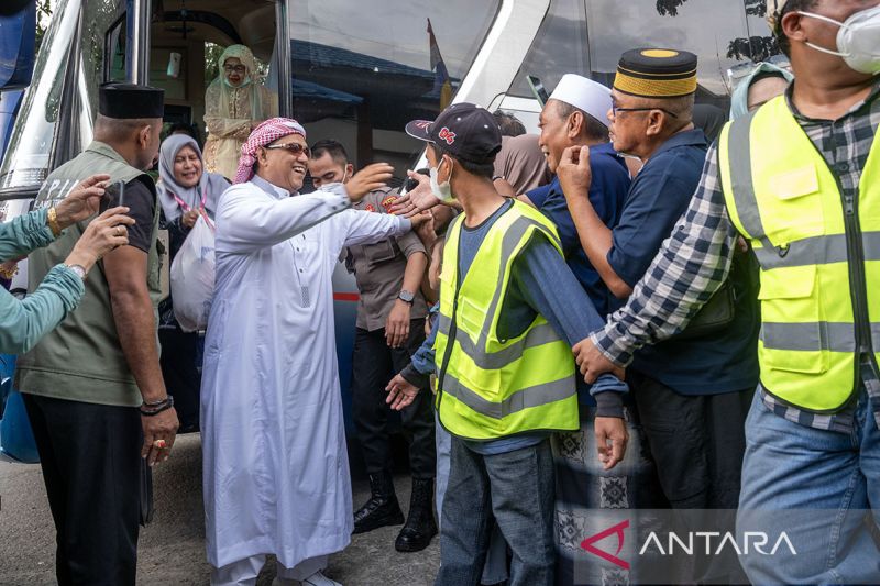 Keterlambatan pemulangan jamaah haji Kota Palu