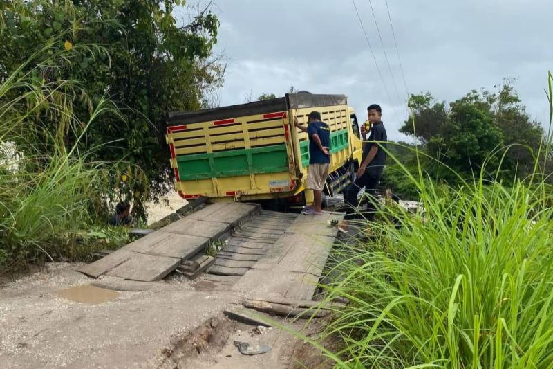 Legislator Gumas soroti muatan angkutan saat melintasi jembatan