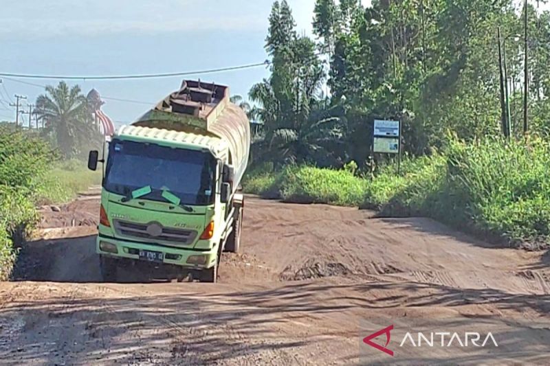 Kerusakan jalan lingkar selatan Sampit timbulkan banyak kerugian