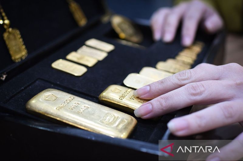 Harga emas Antam merosot Rp14.000, jadi Rp1,399 juta per gram