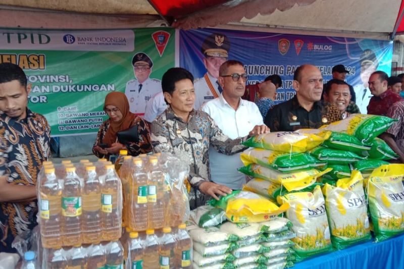 Pemprov Maluku meluncurkan pasar inflasi kendalikan harga bahan pokok 