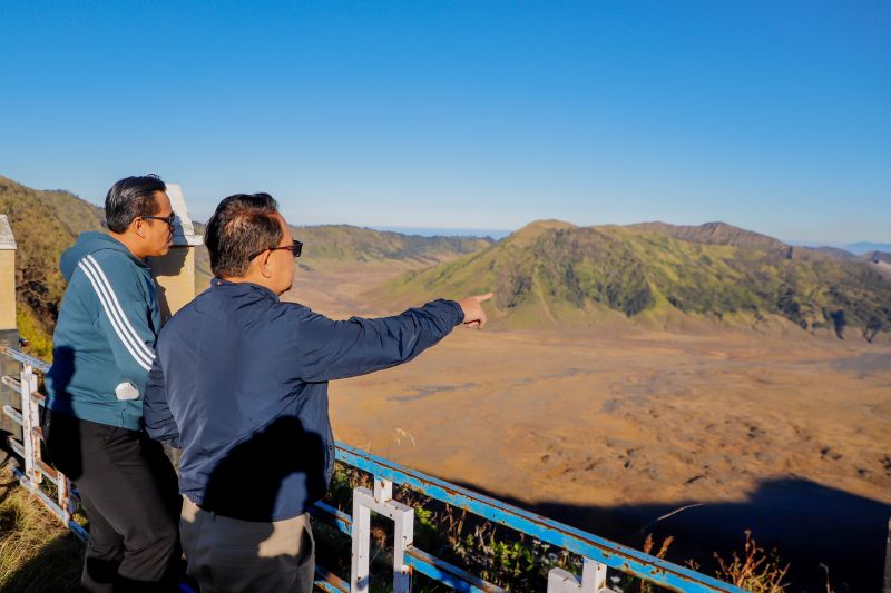 Pj Gubernur Jatim mengajak wisatawan kunjungi negeri di atas awan