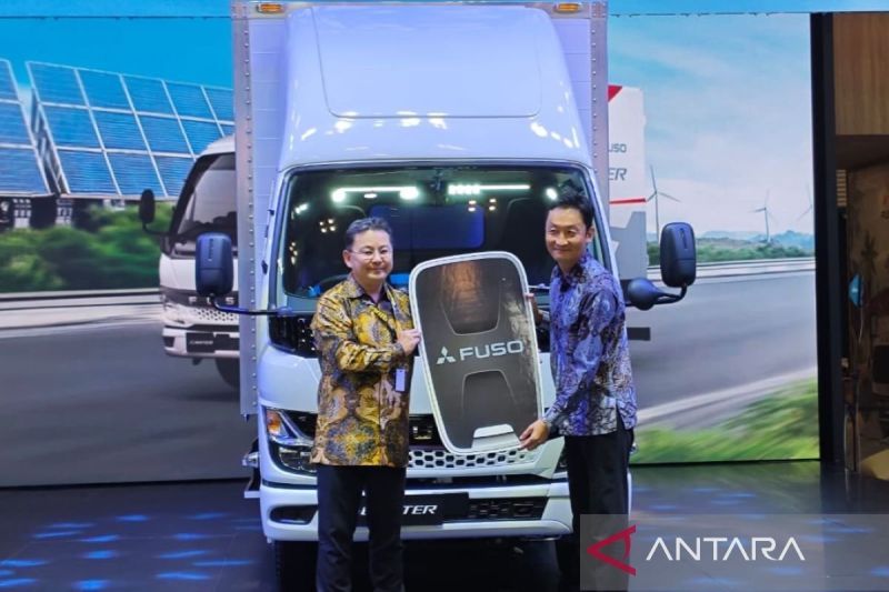 Perusahaan logistik Yusen Logistic jadi pembeli pertama Fuso eCanter