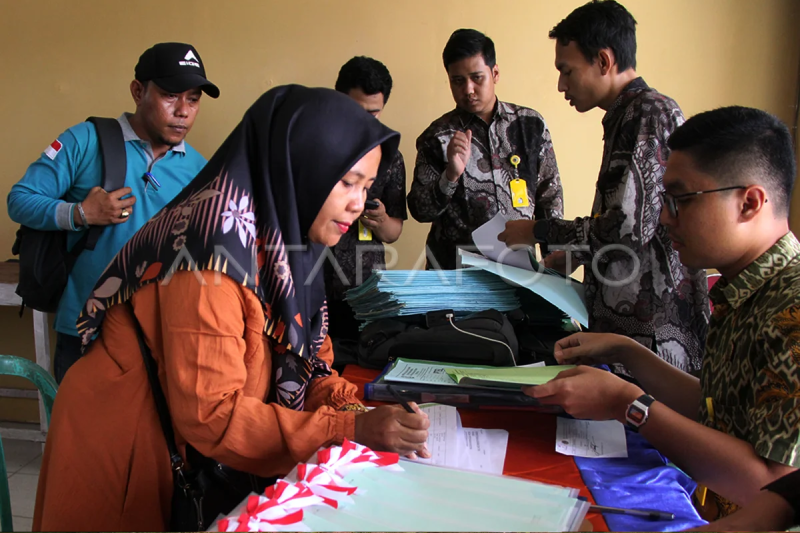 Penyerahan sertifikat tanah di Dumai