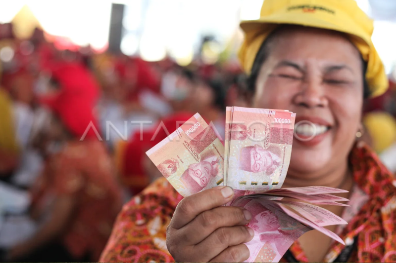 Penyaluran Bantuan Langsung Tunai DBHCT