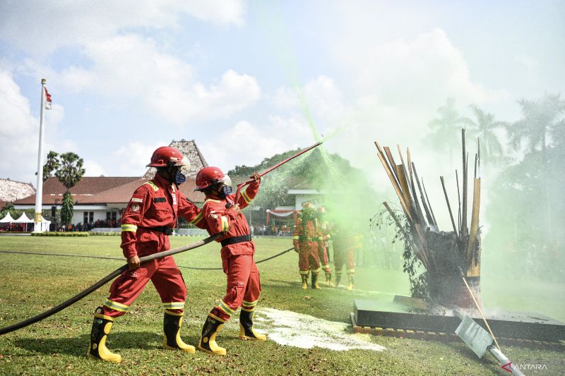 Apel dan simulasi penanggulangan karhutla di Sumsel