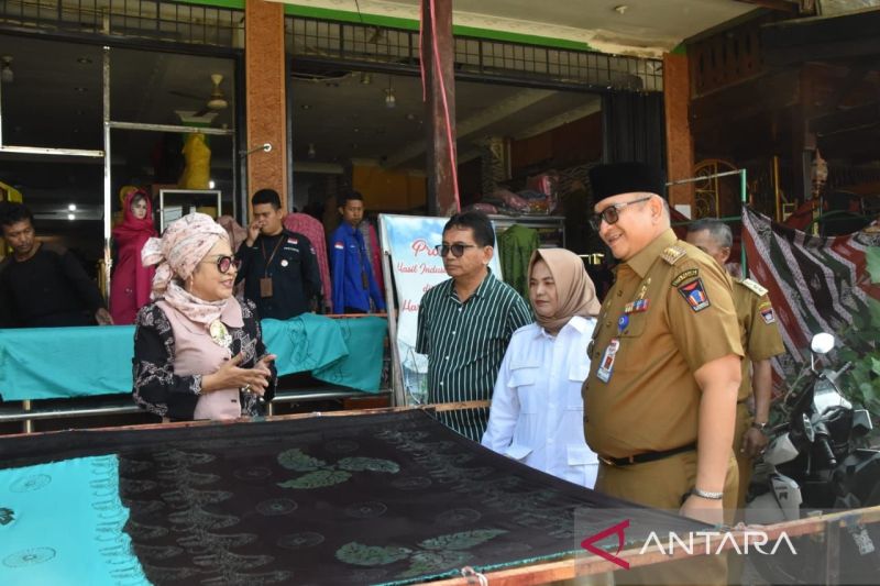 Sebanyak 250 IRT ikuti pelatihan keterampilan membatik PLN Peduli