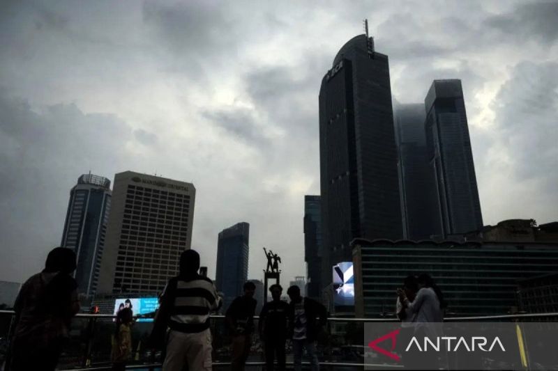 Jakarta berawan tebal sejak Kamis pagi hingga malam