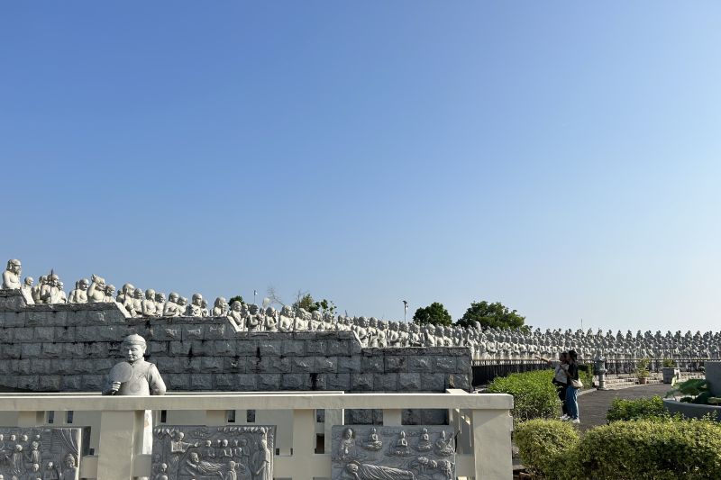 Vihara Patung Seribu di Tanjungpinang yang tak sepi pengunjung 