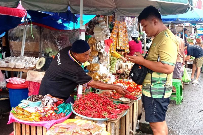 Dinas Perdagangan Maluku memastikan stok pangan mencukupi 