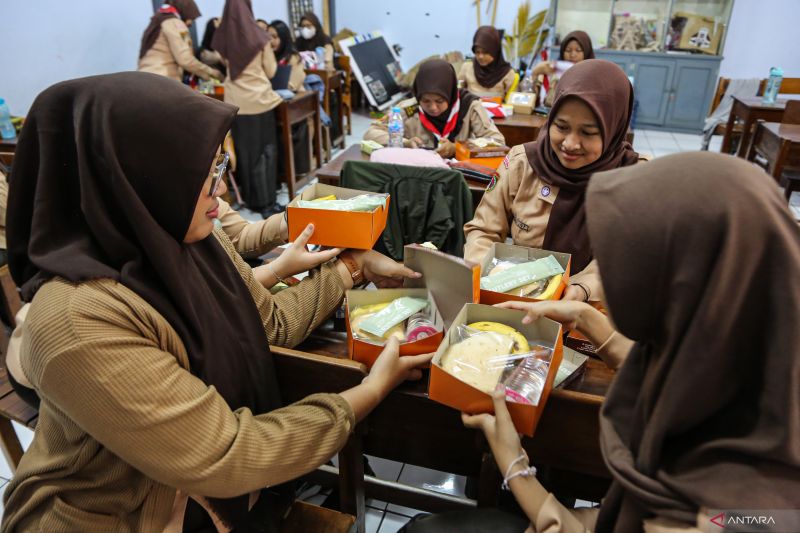 Pengamat sarankan pemerintah perinci teknis program makan siang gratis