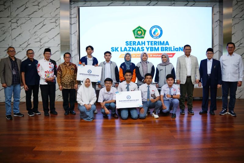 Kemenag RI serahkan sk izin operasional Lembaga Amil Zakat skala nasional kepada YBM BRILiaN