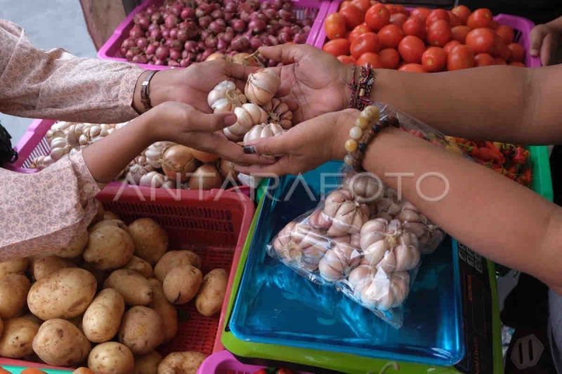 Bapanas: Harga pangan beras-bawang dan cabai hingga minyak fluktuatif