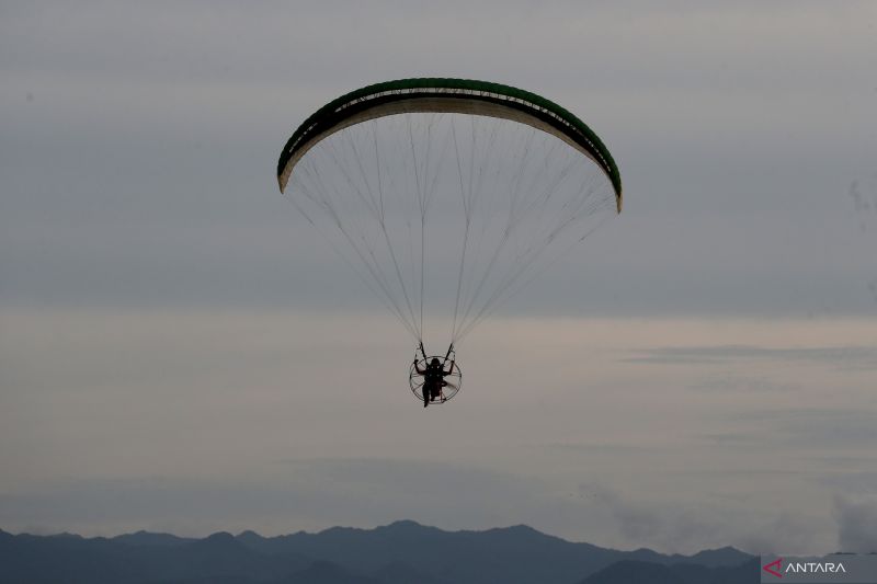 Perolehan tiga emas antar Jawa Barat jadi juara umum paramotor