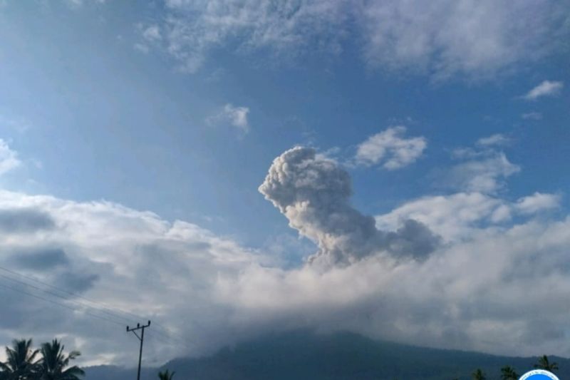 Badan Geologi: Warga empat desa waspada debu vulkanik Gunung Lewotobi