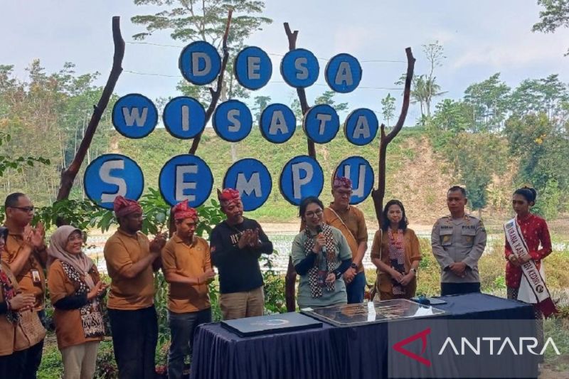 Kemenparekraf tinjau kemajuan desa wisata di Sempu Kabupaten Kediri