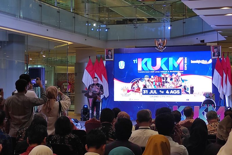 Dinkop Jatim promosikan produk UMKM lewat “The 11th KUKM Expo 2024” 