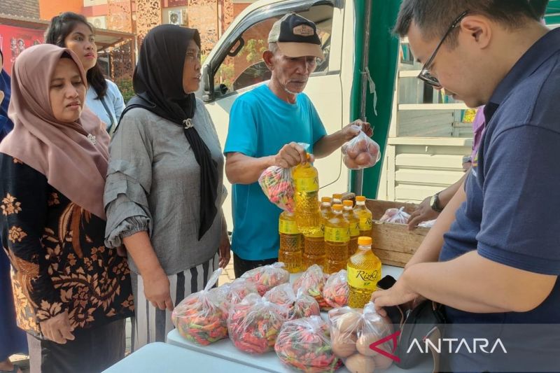 Pemkot Mojokerto tekan kenaikan harga dengan operasi pasar 